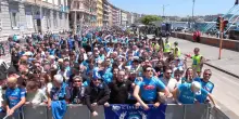 Napoli, tifosi già in festa prima del giro in pullman dei campioni