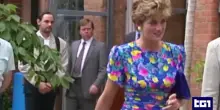 Abiti, scarpe e una borsetta: viaggio nello stile e nel tempo di Lady Diana