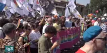 "Non siamo soli", a Roma sfila il Pride