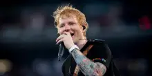 Ed Sheeran risale sul palco a Philadelphia dopo la bufera per Gaza: crolla il prezzo del biglietto