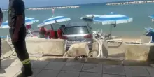 Alba Adriatica, auto perde il controllo e finisce in spiaggia sui bagnanti: quattro feriti