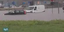 Strade allagate e auto sommerse, ondata di temporali in Emilia Romagna