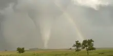 Il tornado e l'arcobaleno: lo spettacolare incrocio in Nebraska
