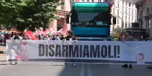 Roma, il corteo contro il riarmo della rete "Disarmiamoli"