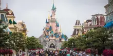 Affitta Disneyland Paris per le nozze con una bambina 9 anni, arrestato ma è una messinscena