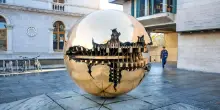 Arnaldo Pomodoro, le sue sculture disseminate in tutte le città del mondo