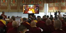 Dalai Lama avvia la trascendentale reincarnazione, la Cina replica: serve l'approvazione dal governo