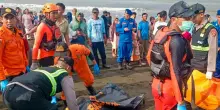 Affonda traghetto diretto a Bali: più di 60 persone a bordo, 4 morti e 23 in salvo. Ci sono dispersi