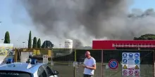 Esplosione a Centocelle, il fumo nero e i soccorsi subito dopo lo scoppio