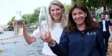 A Parigi si può di nuovo fare il bagno nella Senna. La sindaca: "Un giorno storico"