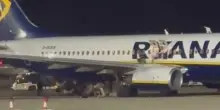 Palma di Maiorca, panico per un allarme incendio su un volo Ryanair: ci sono 18 feriti