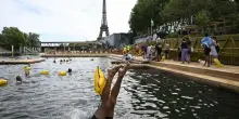 Un tuffo nella Senna, dopo un secolo il fiume di Parigi apre ai bagnanti