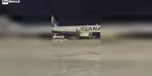 Palma di Maiorca, il video dell'evacuazione dell'aereo Ryanair dopo l'allarme incendio