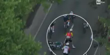 Tour de France, brutta caduta per Jasper Philipsen: costretto al ritiro - VIDEO
