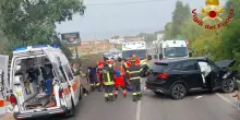 Scontro frontale all'ingresso di Arzachena, morti due giovani di 18 e 17 anni