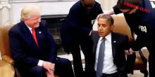 Trump pubblica video creato con l'AI in cui Obama viene arrestato e portato via dallo Studio Ovale