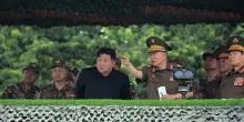 Kim Jong Un guida esercitazione d'artiglieria sulla costa nordcoreana