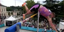 Gorizia capitale della cultura. Salto con l'asta sul confine: dove un muro divideva, lo sport unisce