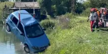 Jesolo, il video del recupero dell'auto finita nel fiume Sile