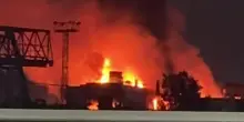 Il fuoco divampa a Yaroslavl in Russia dopo un probabile incendio doloso: ipotesi sabotaggio