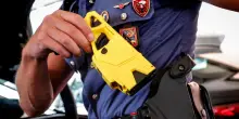 Olbia, 57enne dava in escandescenza, bloccato con il taser muore in ambulanza