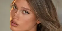 La prima concorrente di Miss Italia esclusa per foto di nudo online: deve restituire la fascia