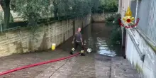 Costa romagnola, i vigili del fuoco al lavoro: si drenano sottopassi e cantine