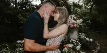 Taylor Swift annuncia le nozze con Travis Kelce