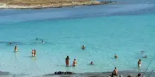Overtourism, inizia la stagione del numero chiuso a Stintino
