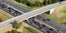 Le immagini dal drone: le code di traffico in A14, il traffico in autostrada