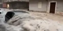 Maltempo in Sicilia, il flusso impetuoso dell'acqua nelle strade di Favara