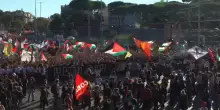 Il corteo per la Palestina arriva a San Giovanni: le immagini dall'alto