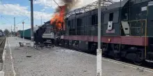 500 droni e 50 missili sull'Ucraina, 5 morti. A Leopoli sfiorato un treno con 110 pacifisti italiani