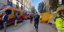 Spagna, crolla un edificio in ristrutturazione nel centro di Madrid: si cerca tra le macerie