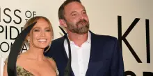 Gli sguardi complici: Jennifer Lopez e Ben Affleck di nuovo insieme sul red carpet