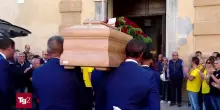 I funerali di Maria Cristina Gallo, gremita la cattedrale di Mazara. Don Leone: "È battaglia civile"