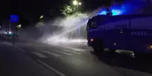 Guerriglia a Udine, erette barricate e appiccati incendi