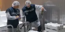 Il pesce malconservato a temperature alte: maxi sequestro dei Nas a Catania, il video