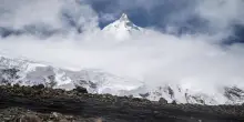 Fiamme dopo l'atterraggio a Katmandu, in salvo i passeggeri del volo da Istanbul