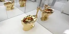 All'asta "America", il water d'oro da 10 milioni di dollari di Cattelan