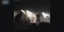 Strage del Bataclan, il momento in cui il commando irrompe al concerto degli Eagles of Death Metal