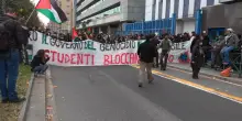 Torino, studenti attendono il rilascio dei manifestanti fermati durante i tafferugli
