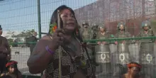 La protesta degli indigeni amazzoni arriva alla COP30