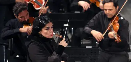 Iran, per la prima volta c'è una donna a dirigere l'orchestra nazionale di Teheran