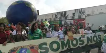 La marcia globale per il clima a Belem durante la Cop30, in migliaia insieme agli indigeni