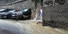 Maltempo a Genova, per le strade sembrano scorrere ruscelli