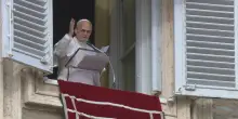 Papa Leone XIV celebra l'Angelus, presenti circa 40 mila persone