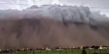 Tempesta nella pampa argentina: l'impressionante fronte temporalesco a General Villegas