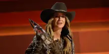 Lainey Wilson è la regina del country, per lei tre premi "pesanti"