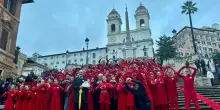 'Mai violenza, solo amore!' mass move a Piazza di Spagna contro la violenza sulle donne